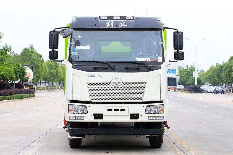 解放(fàng)J6L抑塵車(chē)（方罐）11.5方（霧炮30~100米）