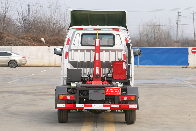 東風小(xiǎo)霸王勾臂垃圾車(chē) 3方生(shēng)活垃圾箱