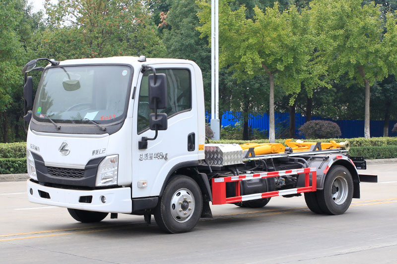 東風柳汽- L2勾臂套臂垃圾車(chē)-可上藍(lán)牌 6方生(shēng)活垃圾箱 建築垃圾箱