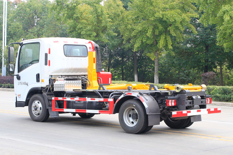 東風柳汽- L2勾臂套臂垃圾車(chē)-可上藍(lán)牌 6方生(shēng)活垃圾箱 建築垃圾箱