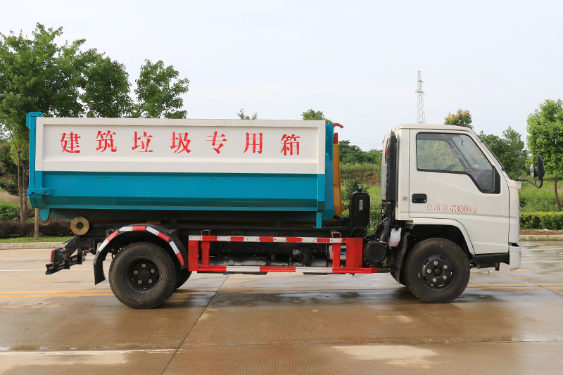 江鈴順達3360軸距勾臂垃圾車(chē)（選裝套臂） 5方生(shēng)活垃圾箱 建築垃圾箱