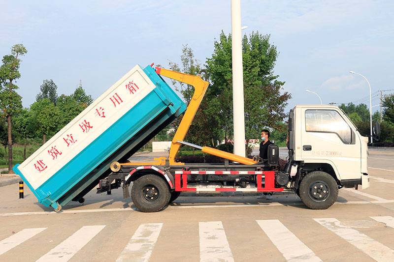 江鈴順達3360軸距勾臂垃圾車(chē)（選裝套臂） 5方生(shēng)活垃圾箱 建築垃圾箱