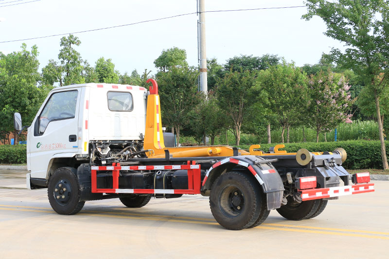 江鈴順達3360軸距勾臂垃圾車(chē)（選裝套臂） 5方生(shēng)活垃圾箱 建築垃圾箱