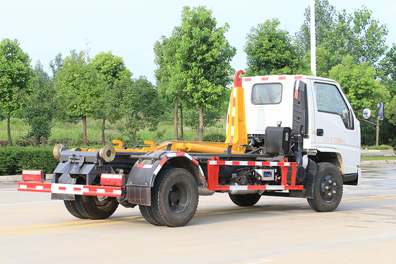 江鈴順達3360軸距勾臂垃圾車(chē)（選裝套臂） 5方生(shēng)活垃圾箱 建築垃圾箱