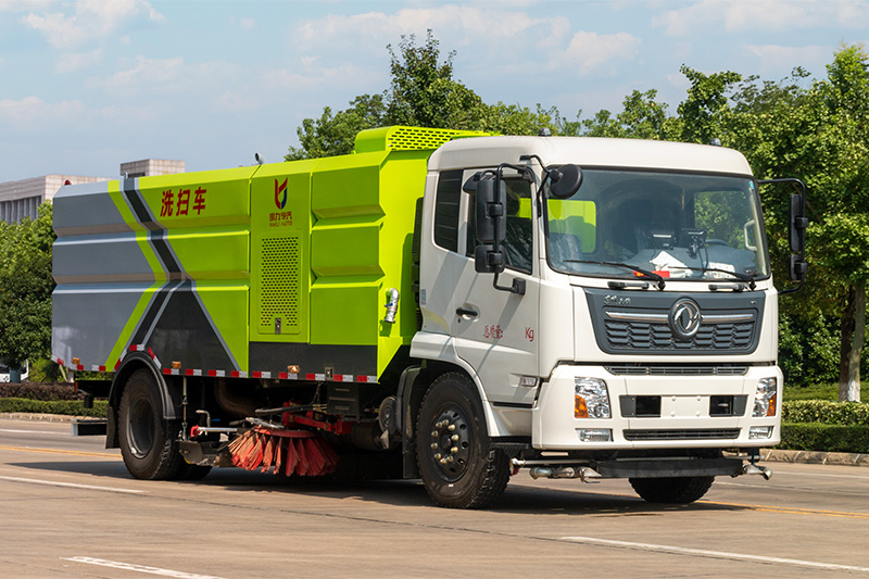 東風天錦洗掃車(chē)    7垃圾箱  9方清水箱