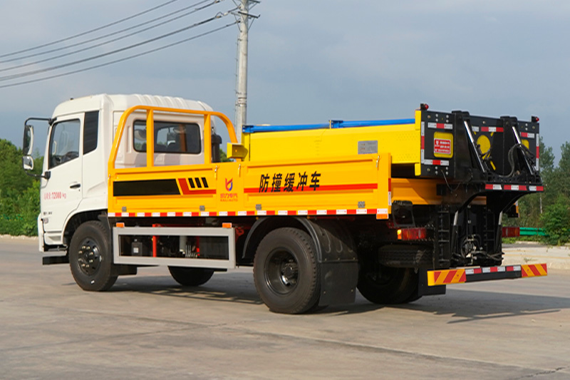 東風天錦防撞緩沖車(chē)