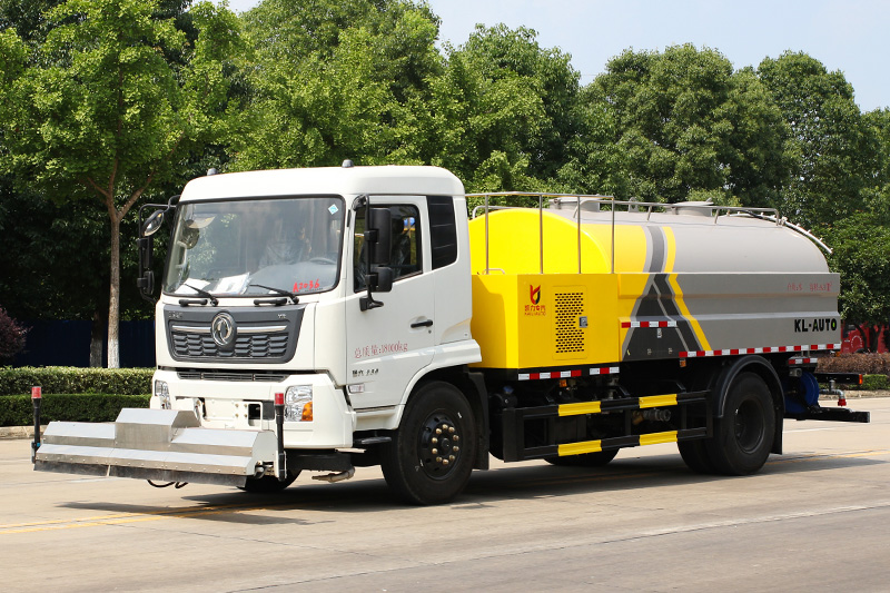 東風天錦路面清洗車(chē)（帶副發） 9.3方